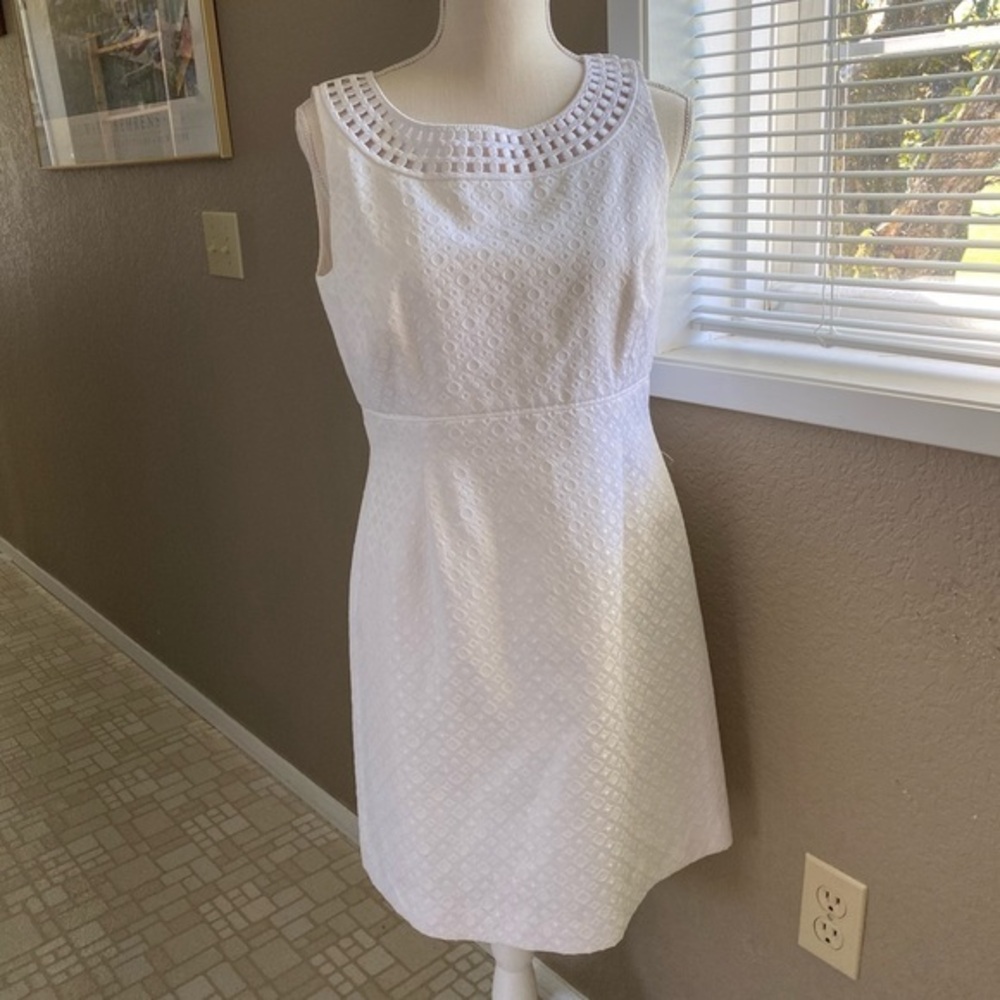 Tahari winter white textured sheath dress, Sz. 6P